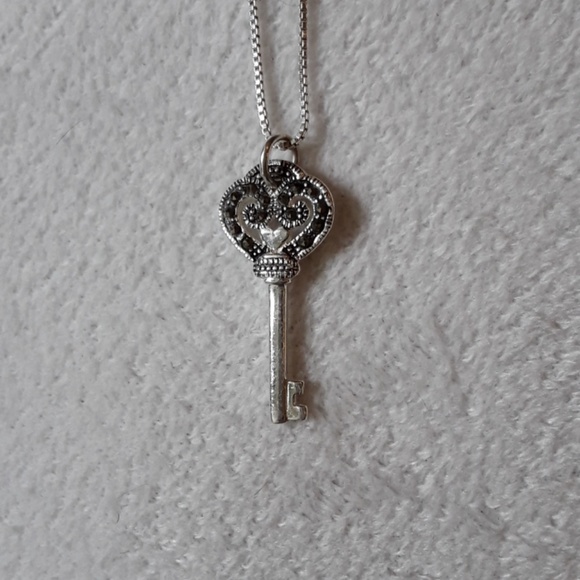 💕Key Charm W/Pave Black Crystals💕 - Picture 3 of 7